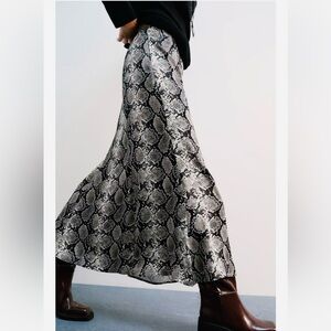 Zara NWT Animal Print Satin Midi Skirt size S
